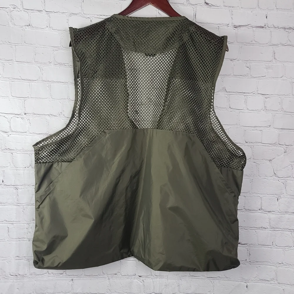 MossyOak Break-Up Infinity Outdoor Sports Vest. Men's XL/2XL Green Camo